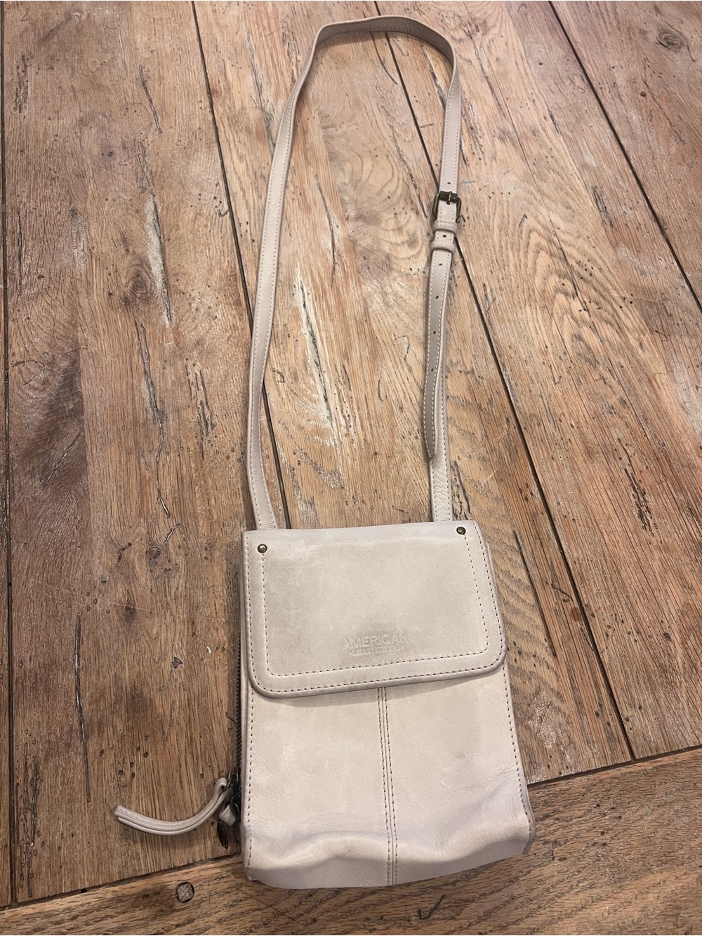 American Leather Co. Beige Crossbody Bag Zip Closure Pockets Adjustable Strap